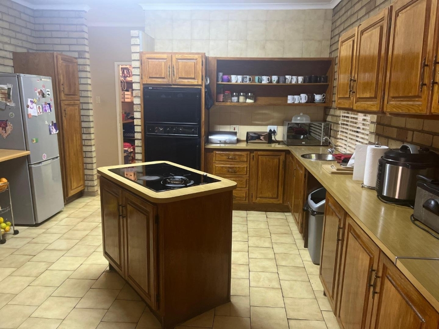 5 Bedroom Property for Sale in Potchefstroom South North West